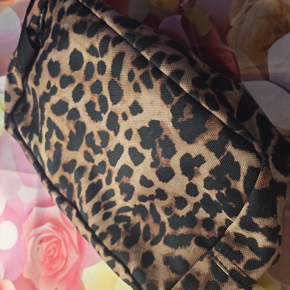 Nwt Hurley Travel Bag Animal Print Make Up - Picture 3 of 3